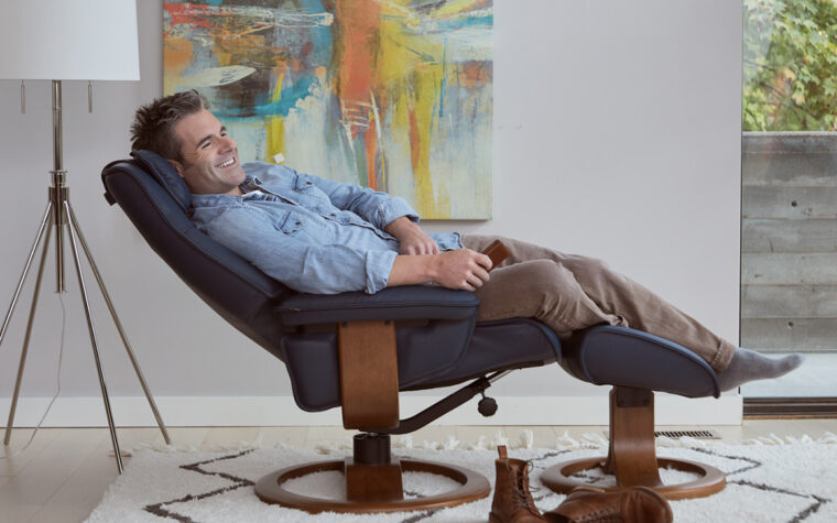 Man sitting in Fjords Admiral R Swivel Chair