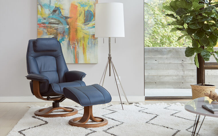 Fjords Admiral R Swivel Chair in Blue leather