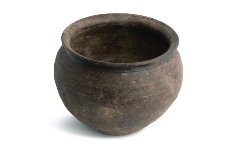 Adele handcrafted ceramic vase from FlowDecor