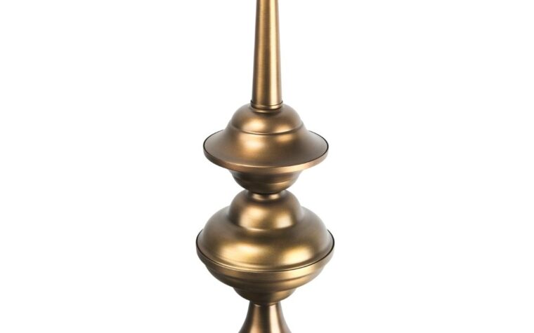gold details of the pendant that showcase traditional style